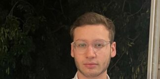 גיבור מקומי: מתנדב מד"א רומי דר חי בשביל להציל חיים רומי דר, תושב נתניה, חובש מתנדב במד"א. בשבעה לאוקטובר, איך שהבין כי התבצע טבח בדרום הארץ, עזב את הכל ונסע כדי להציל חיים.