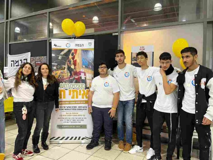 מטפסים למען איתי חן - מועצת הנוער העירונת נתניה באירוע להעלאת המודעות והדרישה לשחרור החטופים