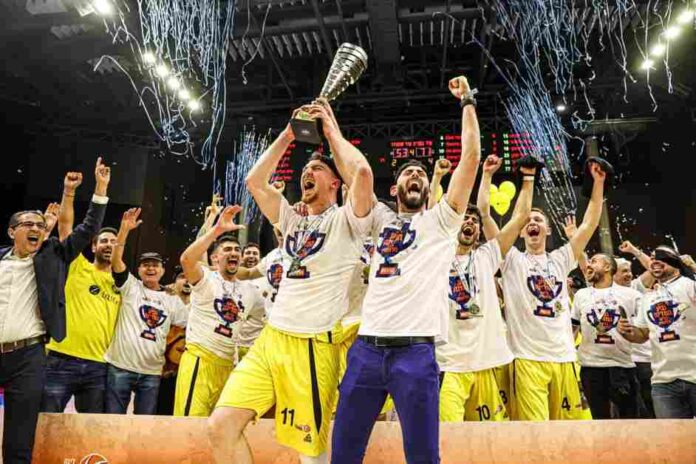 אליצור נתניה חוגגת את הזכיה: גביע המדינה (לאומית). צילום יעל אמסילי - מינהלת הליגה