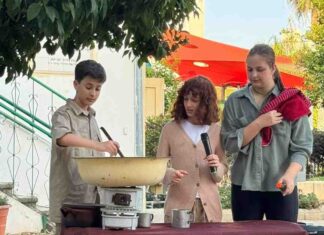 מוזיאון בית הבאר חוגג שנה רביעית לפרויקט תיאטרון מוזיאלי תיאטרון מוזיאלי. תלמידי אלדד ממחיזים קטעים היסטוריים במוזיאון בית הבאר בנתניה