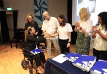 השמיים הם הגבול: מלגת הצטיינות לנתנייתית לינוי חג'בי לינוי חג'בי, תושבת נתניה, חולת טרשת נפוצה, זוכה במלגת הצטיינות במרכז האקדמי לוינסי וינגייט.