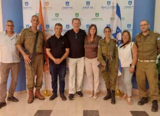 מפקדת מחוז דן בפיקוד העורף בחנה את היערכות נתניה בתמונה מפקדת מחוז דן בפיקוד העורף, אלוף משנה שני גרשי אברג'יל, מ"מ ראה"ע נתניה טלי מולנר והצוות המקצועי של עיריית נתניה