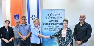 מצילים את המצוקים: החלה הקמת שוברי הגלים הדרומיים בנתניה בתמונה: הטקס הרשמי לתחילת עבודות החלק השני של הקמת שוברי גלים בנתניה להצלת המצוקים המתפוררים.