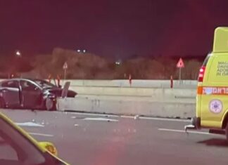 טרגדיה: בן 18 מנתניה יצא מהרכב ונדרס למוות, חברתו נפצעה קשה מקום התאונה בו נהרג תושב נתניה בן 18 וחברתו בת 17 נפצעה באורח קשה מאוד. צילום: מד"א מבצעי