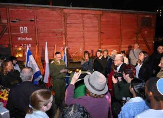 בהשתתפות דיפלומטים מפולין וגרמניה ציינה נתניה את יום השואה הבינלאומי טקס יום השואה הבינלאומי - באתר "הקרון" - יד לבנים נתניה