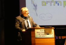 אירוע "מילה שלי" בנתניה: יש סוסים שמדברים עברית? דן כנר, היכל התרבות העירוני. מנחה את אירועי "מילה שלי". צילום עיריית נתניה