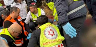 תושב נתניה נדקר למוות במהלך קטטה משטרת נתניה עצרה תושב העיר בחשד למעורבות בקטטה ברחוב הלסינקי. הקטטה הסתיימה במותו של גבר שנדקר למוות. הרקע: סכסוך בין השניים