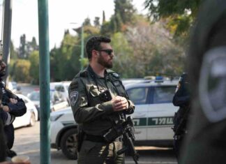 מבצע אכיפה במרחב הכפרי: אב נתן לבנו (9) לרכב על אופנוע מבצע תנועה רחב היקף במרחב הכפרי - סביב נתניה. בתמונה לוחמי מג"ב שהשתתפו במבצע.