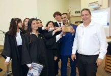 נבחרת תיכון חיים גורי זכתה בגמר תחרות המשפט המבוים תחרות המשפט המבוים במעמד נשיא המדינה יצחק הרצוג. מקום ראשון לנבחרת תיכון חיים גורי - נתניה